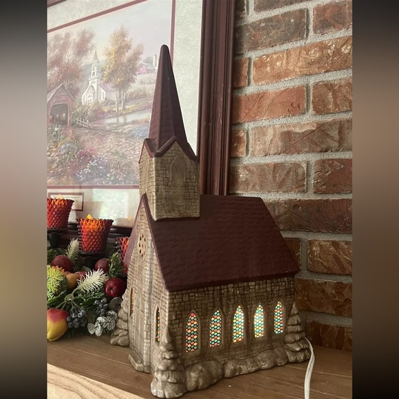 ❤️ Rare Vintage 1981 Large Catholic Stained Glass Lighted Musical Church - Picture 8 of 9